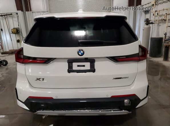WBX73EF06T5407566 2026 BMW X1 White Вид ззаду