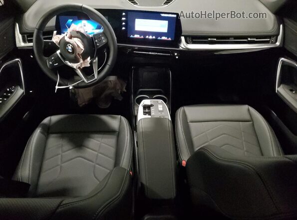 WBX73EF06T5407566 2026 BMW X1 White Вид панелі приладів