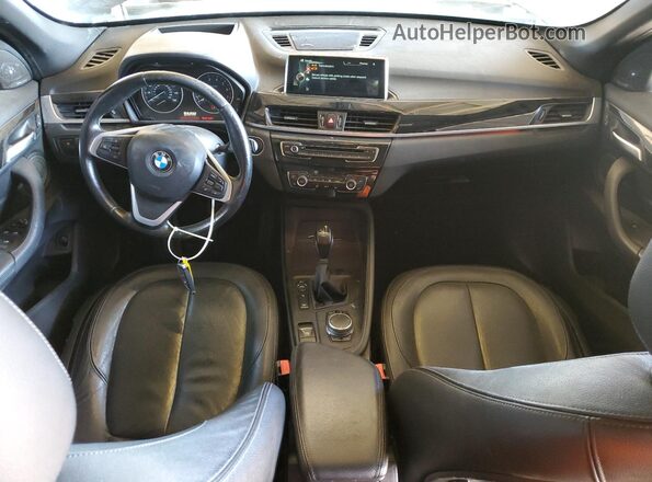 WBXHT3C31H5F73351 2017 BMW X1 Black Vista del salpicadero