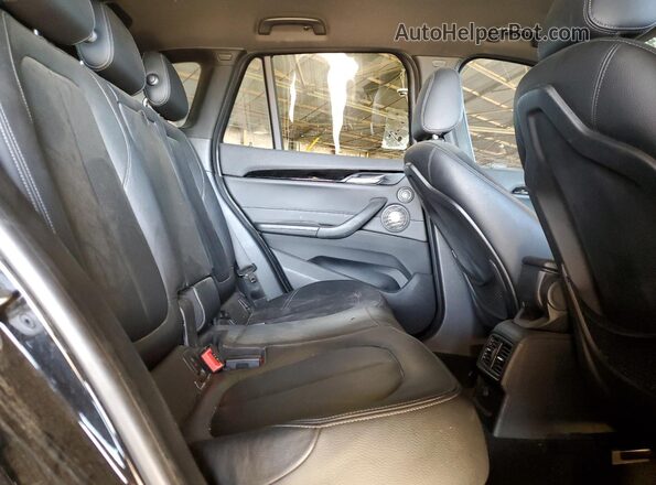 WBXHT3C31H5F73351 2017 BMW X1 Black Vista de los asientos traseros