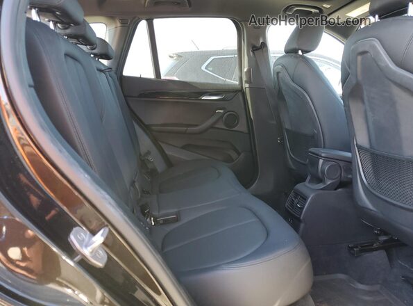 WBXHT3C50K5L89587 2019 BMW X1 Black Vista de los asientos traseros