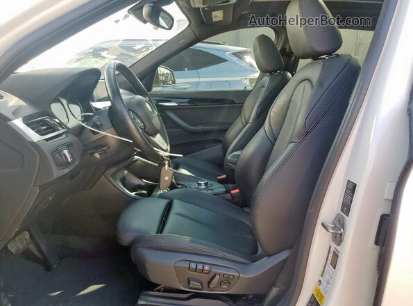 WBXHT3C51K5L38194 2019 BMW X1 White Vista interior delantera