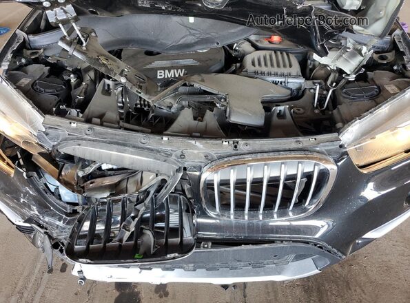 WBXHT3C56K5L37316 2019 BMW X1 Black Widok komory silnika