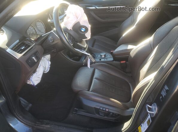 WBXHT3C56K5L97855 2019 BMW X1 Charcoal Вид салону спереду