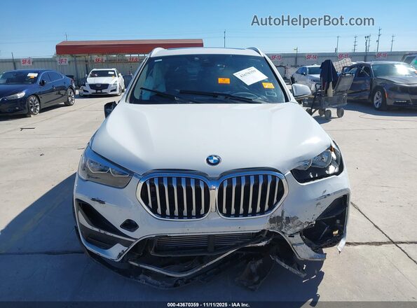 WBXJG7C01N5U65601 2022 BMW X1 White წინა პანელის ხედი