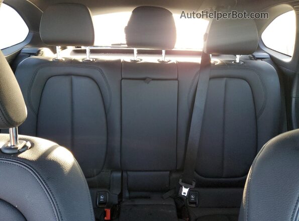 WBXJG7C04L5P58633 2020 BMW X1 Black Widok tylnych siedzeń