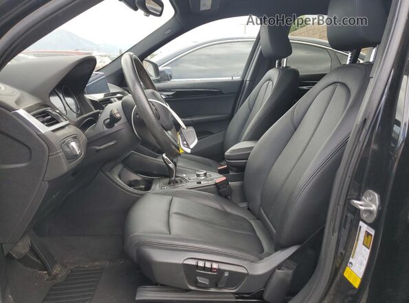 WBXJG7C05L5P31389 2020 BMW X1 Black Vista interior delantera