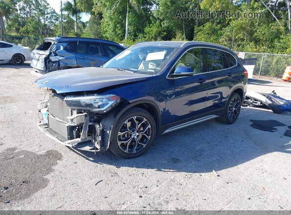 WBXJG7C05M5S36403 2021 BMW X1 Blue წინა მარცხენა ხედი სამი მეოთხედიდან