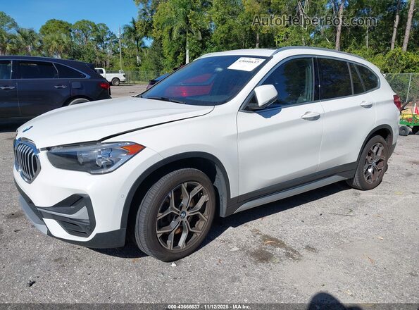 WBXJG7C07L5R96072 2020 BMW X1 White Առջևի ձախ երեք քառորդ տեսարան