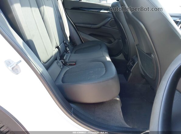WBXJG7C07L5R96072 2020 BMW X1 White VIN կոդի պիտակի տեսք
