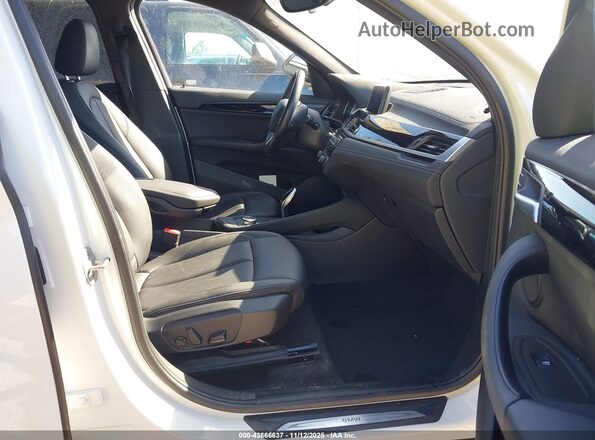 WBXJG7C07L5R96072 2020 BMW X1 White Սալոնի դիմացի տեսք
