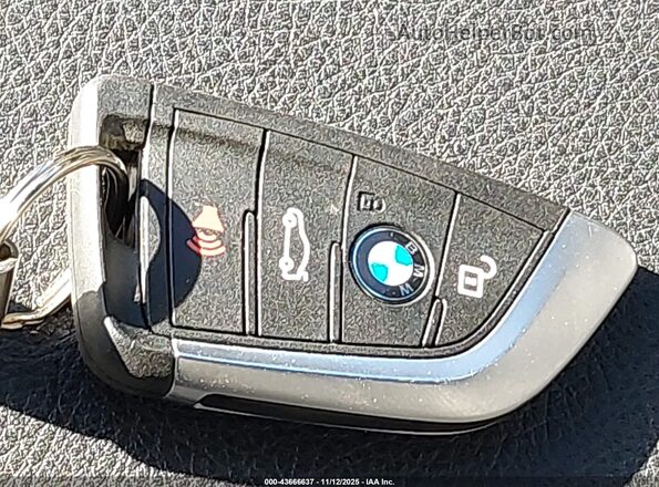 WBXJG7C07L5R96072 2020 BMW X1 White Առջևի վահանակի տեսք