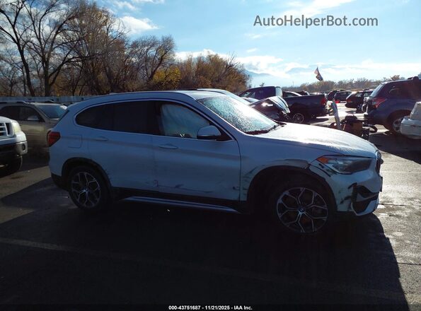 WBXJG9C01N5V05512 2022 BMW X1 White Vista interior trasera