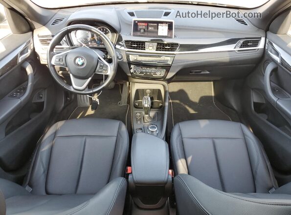WBXJG9C05M5S71244 2021 BMW X1 Gray Առջևի վահանակի տեսք