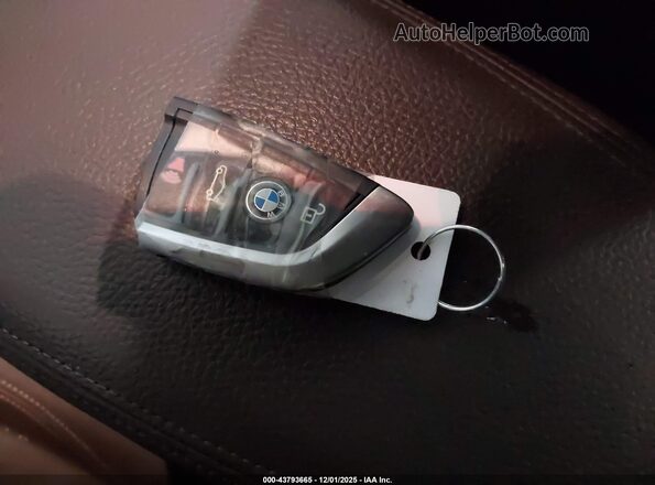 WBXJG9C08M5S76583 2021 BMW X1 Black Առջևի վահանակի տեսք