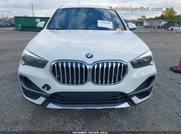 WBXJG9C09L5P95737 2020 BMW X1 White Вид щитка приладів