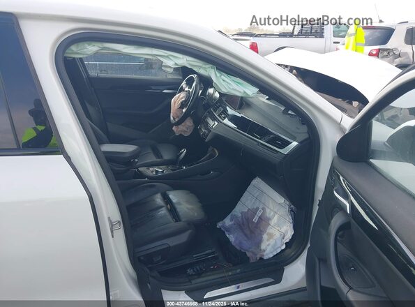 WBXYH9C06M5S52875 2021 BMW X2 White Вид салону спереду