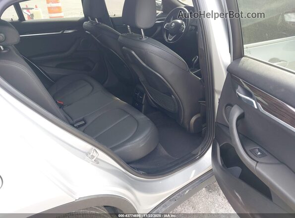 WBXYH9C09L5R51576 2020 BMW X2 Silver Widok naklejki z numerem VIN