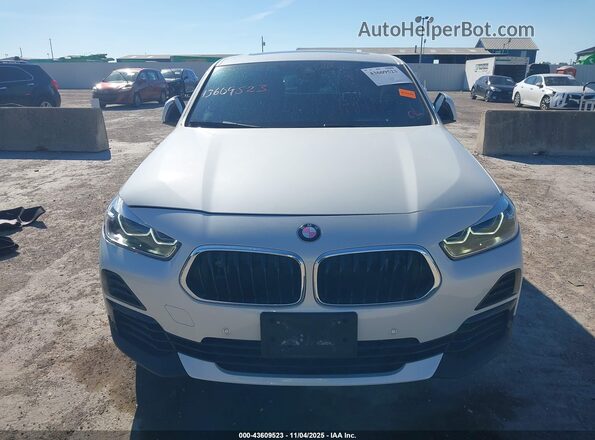 WBXYJ1C01N5T41941 2022 BMW X2 White ხელსაწყოთა პანელის ხედი