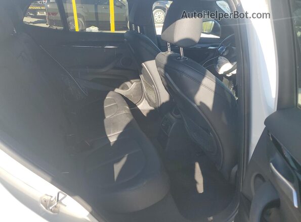 WBXYJ1C02L5P34876 2020 BMW X2 White Widok wnętrza z tyłu