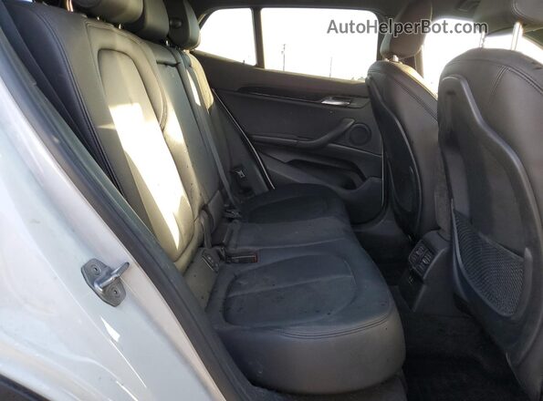 WBXYJ1C05L5P69847 2020 BMW X2 White Vista interior trasera