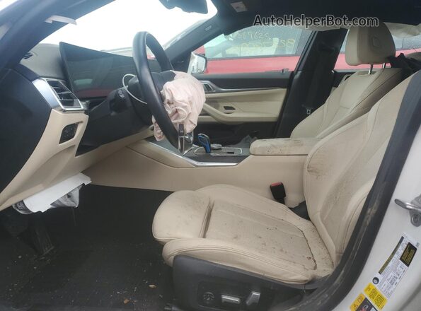 WBY43AW09PFP47866 2023 BMW I4 White Vista interior delantera