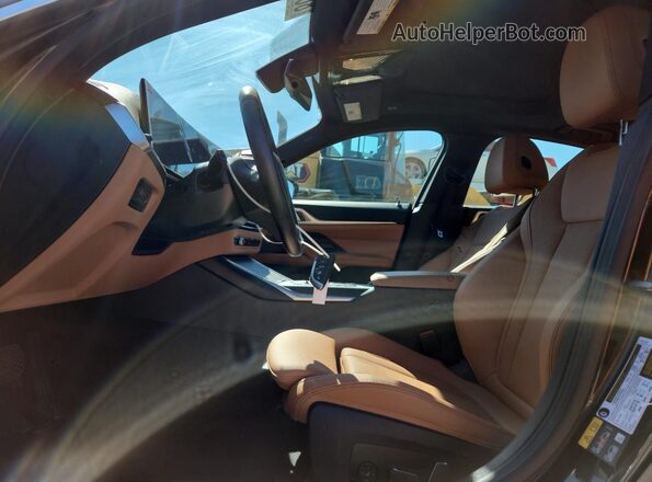 WBY43AW09RFT15359 2024 BMW I4 Charcoal Vista interior delantera