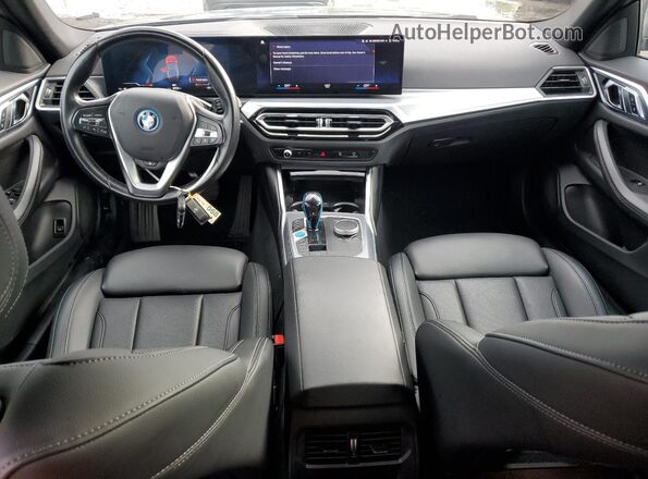 WBY73AW00NFN08359 2022 BMW I4 Gray Вид панелі приладів