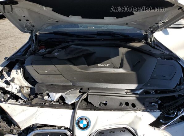 WBY73AW00NFN10810 2022 BMW I4 White Widok wnętrza z tyłu