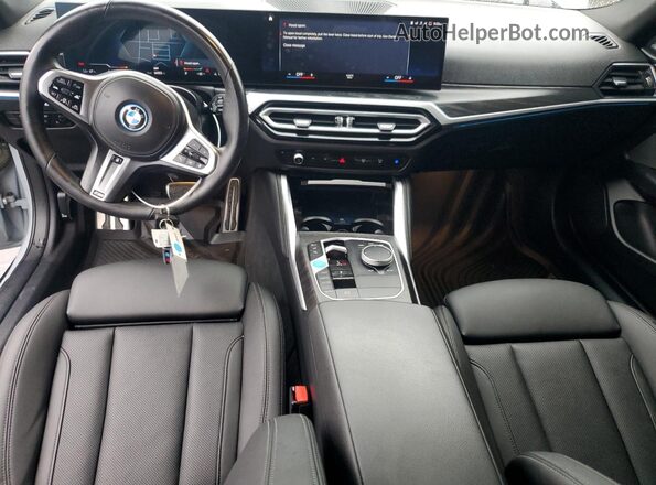 WBY73AW09PFR31069 2023 BMW I4 Silver Вид панелі приладів