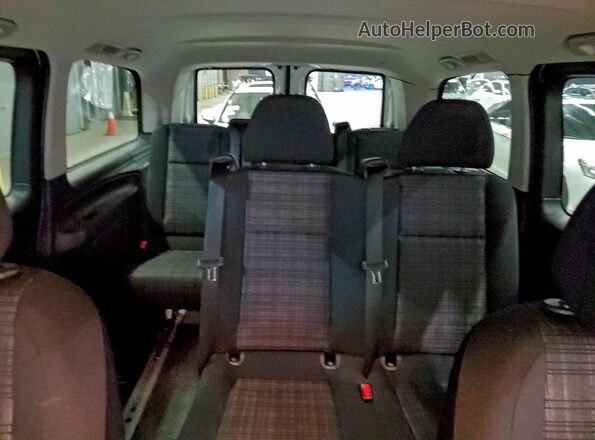 WD4PG2EE7H3323553 2017 MERCEDES-BENZ METRIS White Widok tylnych siedzeń