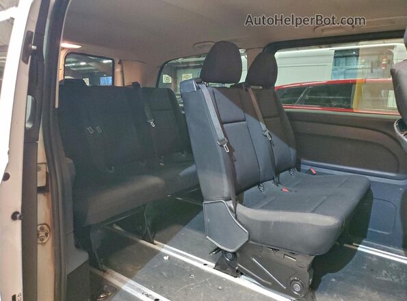 WD4PG2EE7H3323553 2017 MERCEDES-BENZ METRIS White Widok wnętrza z tyłu
