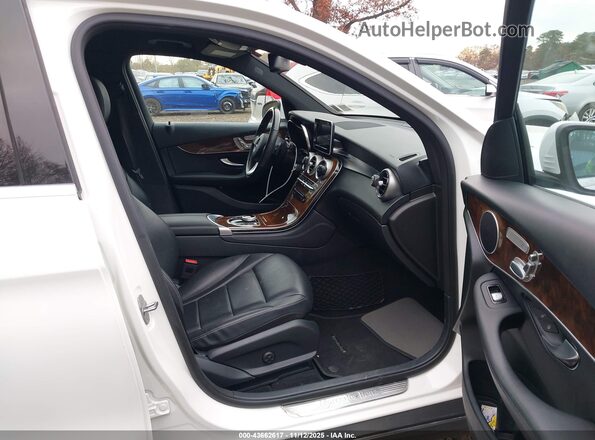 WDC0G4KB0KF666903 2019 MERCEDES-BENZ GLC 300 White Вид салону спереду