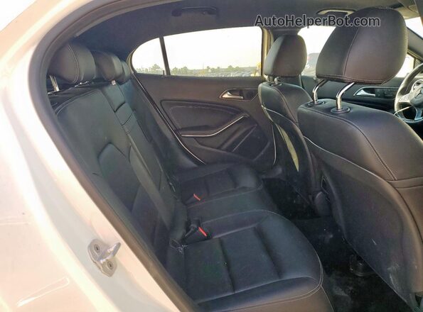 WDCTG4EB1HJ311303 2017 MERCEDES-BENZ GLA Белый Вид задней части салона