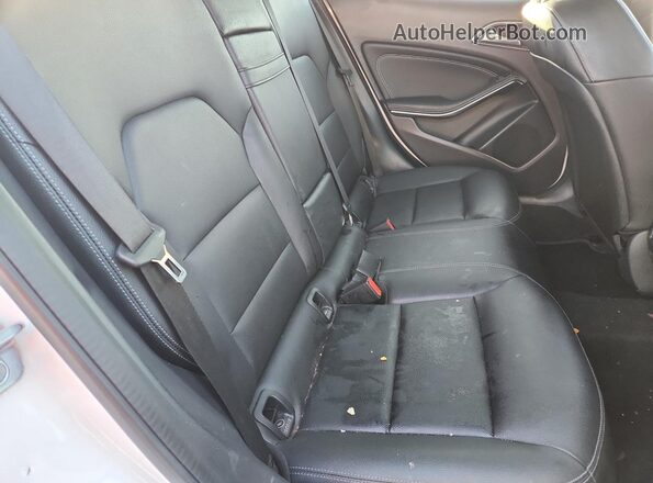 WDCTG4EB1KU003859 2019 MERCEDES-BENZ GLA White უკანა სავარძლების ხედი