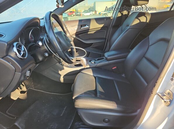 WDCTG4EB1KU003859 2019 MERCEDES-BENZ GLA White წინა სალონის ხედი