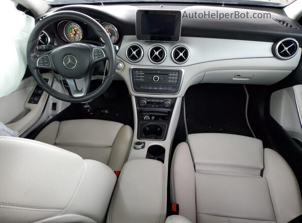 WDCTG4EB2HJ342575 2017 MERCEDES-BENZ GLA Gray Առջևի վահանակի տեսք