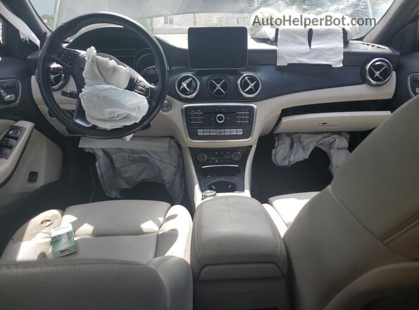 WDCTG4EB3KJ578174 2019 MERCEDES-BENZ GLA Black Առջևի վահանակի տեսք