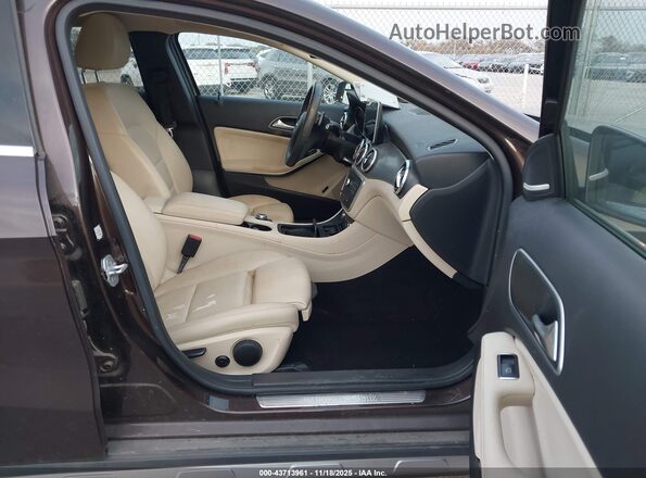 WDCTG4EB4GJ189681 2016 MERCEDES-BENZ GLA 250 Brown წინა სალონის ხედი