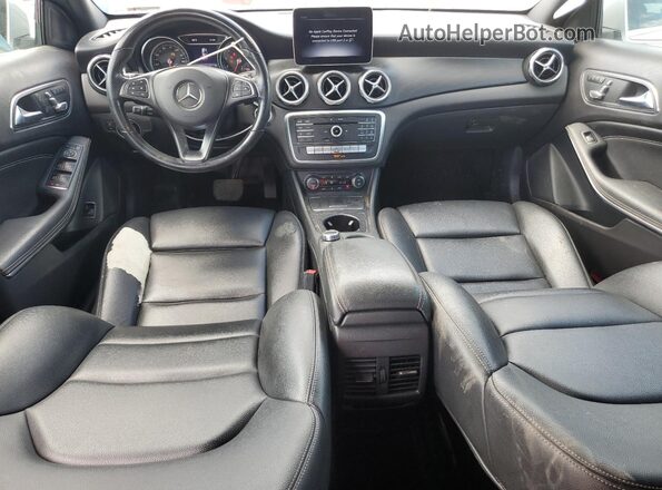 WDCTG4EB7KJ588416 2019 MERCEDES-BENZ GLA Silver Vista del salpicadero
