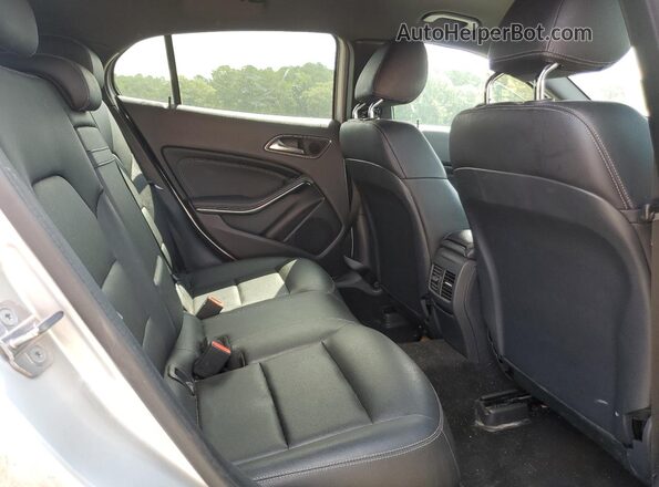 WDCTG4EB7KJ588416 2019 MERCEDES-BENZ GLA Silver Vista interior trasera