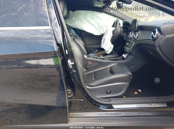 WDCTG4EB7KU017698 2019 MERCEDES-BENZ GLA 250 Черный Вид салона спереди