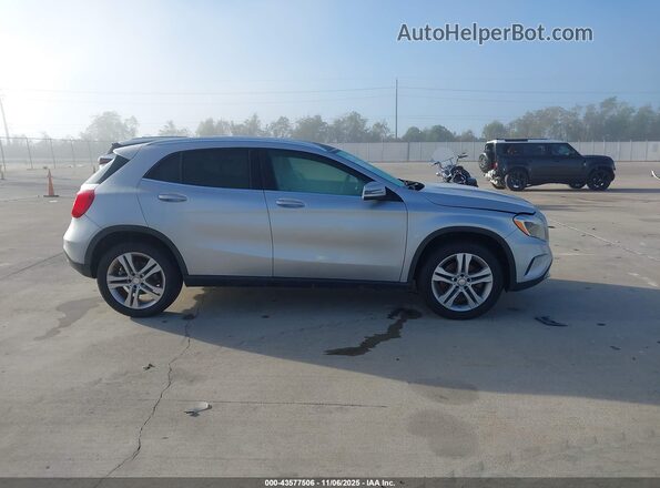 WDCTG4EB8GJ230331 2016 MERCEDES-BENZ GLA 250 Silver Vista interior trasera