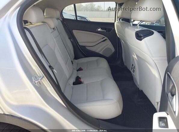 WDCTG4EB8GJ230331 2016 MERCEDES-BENZ GLA 250 Silver Vista de la etiqueta del VIN