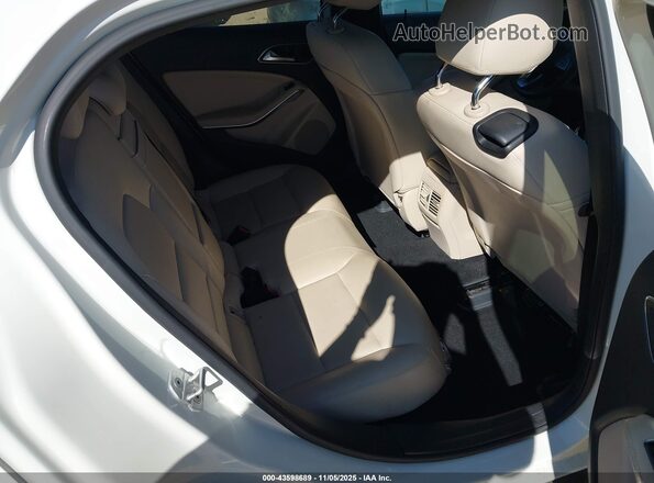 WDCTG4EB8GJ270800 2016 MERCEDES-BENZ GLA 250 White VIN կոդի պիտակի տեսք