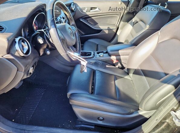 WDCTG4EB8KU012509 2019 MERCEDES-BENZ GLA Black წინა სალონის ხედი