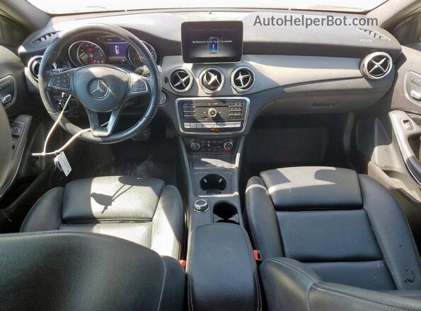 WDCTG4GB5LU021148 2020 MERCEDES-BENZ GLA White Widok deski rozdzielczej