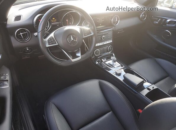 WDDPK3JA0HF136967 2017 MERCEDES-BENZ SLC Серый Вид панели приборов