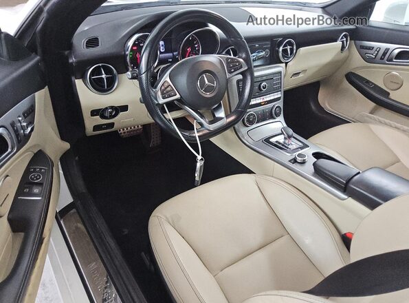 WDDPK3JA1JF155470 2018 MERCEDES-BENZ SLC White Widok deski rozdzielczej
