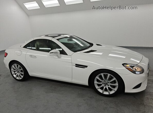 WDDPK3JA1JF155470 2018 MERCEDES-BENZ SLC White Przód prawy